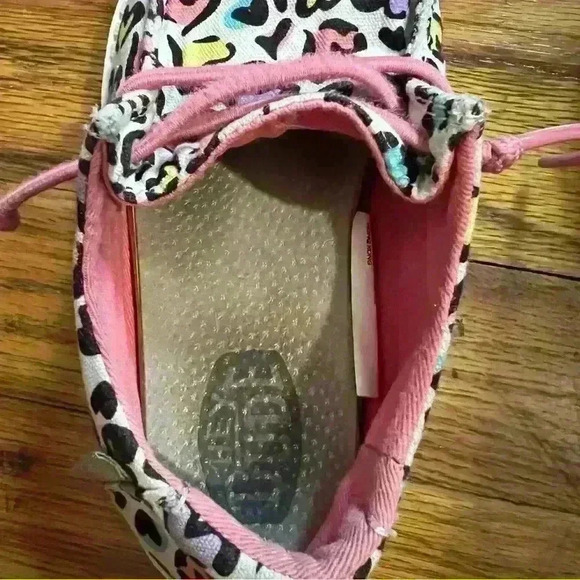 Hey Dude Girl's toddler Cat White Heart Leopard Youth Wendy Shoes sz K9 - Picture 5 of 9
